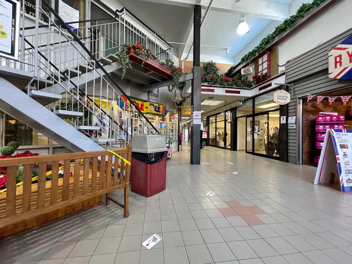 Plaza Pointe-Claire