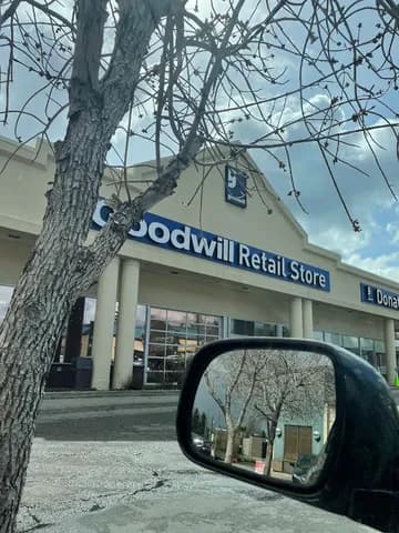 Shaganappi Village Shopping Centre