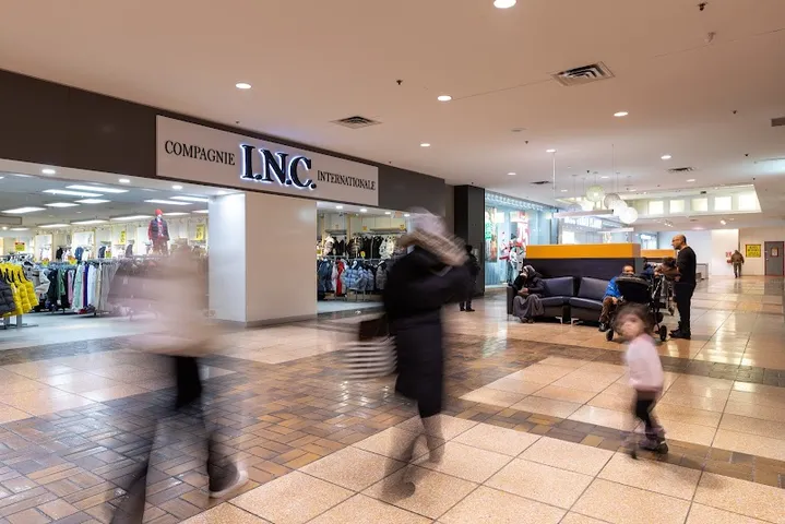 Centre commercial Le Boulevard / Le Boulevard Shopping Centre