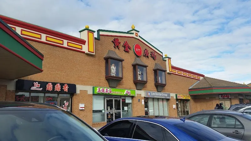 Golden Square Centre • Plaza REIT Mississauga