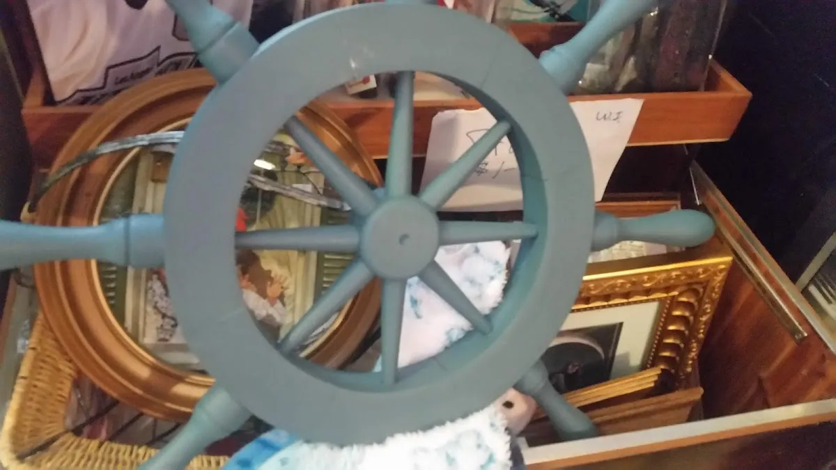 Kawartha Collectables & Antiques.. Clothing..