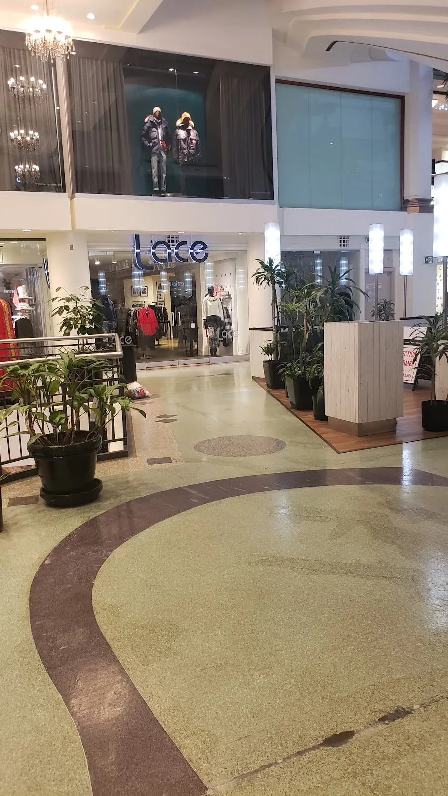 Les Cours Mont-Royal